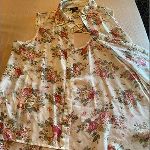 Women’s summer button top w/cut-out back